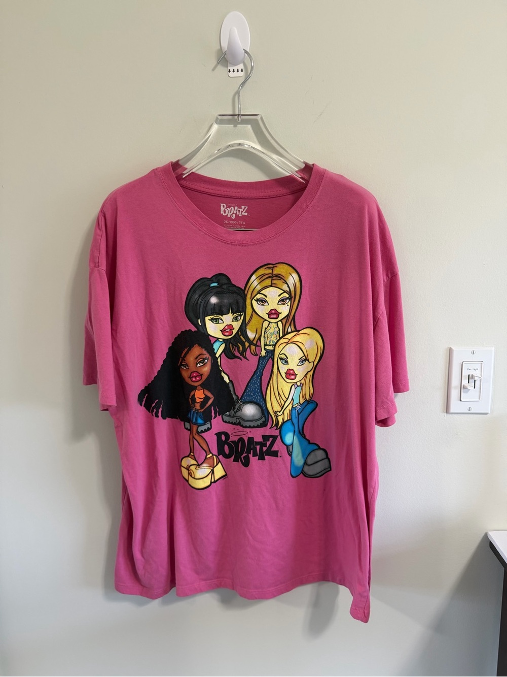 Bratz Graffiti Group Shot Pink Graphic T-Shirt 2XL